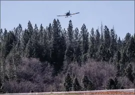  ?? PHOTOS: HECTOR AMEZCUA — THE SACRAMENTO BEE ?? Eric Meyer maneuvers over tall trees as he approaches the runway at the Georgetown Airport in El Dorado County on Friday. “Some of the trees should be removed,” said Meyer, who has had to go to a different airport for night landing.