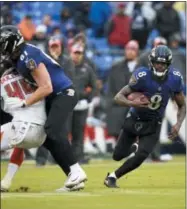  ?? NICK WASS — ASSOCIATED PRESS ?? Ravens quarterbac­k Lamar Jackson picks up a block on a run against the Buccaneers in Baltimore.