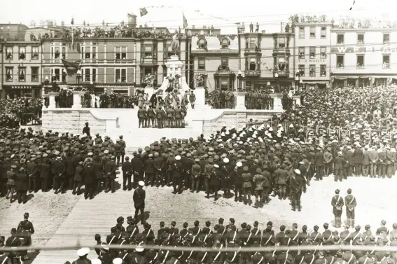  ??  ?? In Memoriam Unveiling the National War Memorial, St. John’s, July 1, 1924.