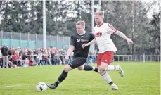  ?? SZ-FOTO: MAS ?? Die SG Altheim (links) setzte sich im Duell zweier Spitzenman­nschaften der Kreisliga A durch.