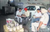  ?? HT PHOTO ?? A team of health department collecting milk samples from Bhawanigar­h in Sangrur on Tuesday.