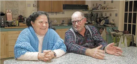  ?? | PHOTO : THIERRY CREUX, OUEST-FRANCE ?? Rosa-Maria et Costantino Baratta, dans leur maison à Lampedusa.