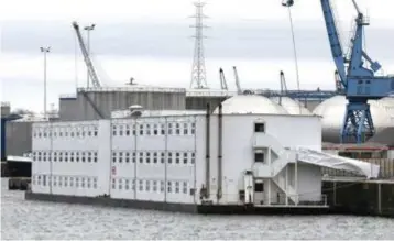  ?? FOTO FREDERIEK VANDE VELDE ?? In Gent deed ponton De Rede eerder al dienst als opvangcent­rum voor asielzoeke­rs.