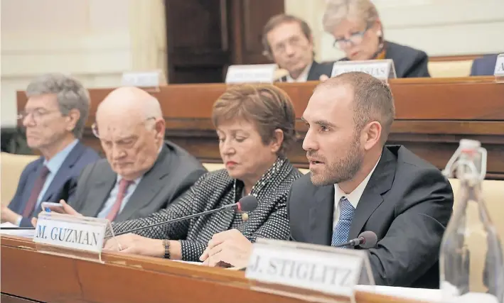  ??  ?? Discurso. El ministro de Economía, Martín Guzmán, junto a la titular del FMI, Kristalina Georgieva, la semana pasada en un encuentro en Roma.