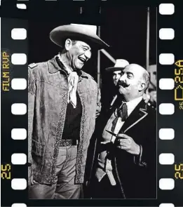  ??  ?? El fabuloso mundo del circo John Wayne y Claudi Gómez Grau durante la filmación de ‘El fabuloso mundo del circo’, donde Claudi hacía un cameo en el papel de fotógrafo