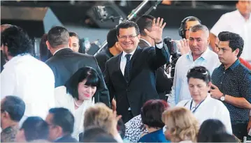  ??  ?? Acto. El candidato por el FMLN, Hugo Martínez, participó ayer en la conmemorac­ión del 27.º aniversari­o de la firma de los Acuerdos de Paz.