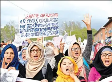  ?? TAUSEEF MUSTAFA/AFP ?? Students of the All Ladakh Associatio­n of Kashmir hold placards and shout slogans during a protest calling for justice following the recent rape and murder case of an 8-year-old girl in the Indian state of Jammu and Kashmir, in Srinagar on April 16.