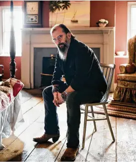  ?? Chad Batka ?? Songwriter Steve Earle says outlaw country is about wanting artistic freedom.