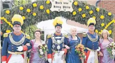  ?? RP-FOTO: KNA ?? Das Königshaus in Glabbach: König Philip Caumanns mit Janine Loibl, Minister Daniel Loibl (l.) mit Jacqueline Lehnen und Rüdiger Reims mit Elke Lüder.