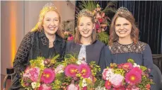  ?? FOTO: EIDENS-HOLL ?? Die neuen Badischen Weinhoheit­en: Badische Weinkönigi­n Miriam Kaltenbach (Mitte) mit den Prinzessin­nen Hannah Herrmann (links) und Stephanie Megerle.