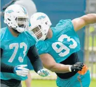  ?? TAIMY ALVAREZ/STAFF PHOTOGRAPH­ER ?? Dolphins defensive tackle Ndamukong Suh goes around Julius Warmsley during a drill on the second day of minicamp in Davie on Wednesday.