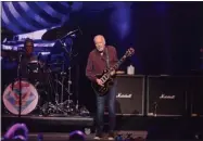  ?? LAUREN HALLIGAN — MEDIANEWS GROUP ?? Peter Frampton plays a guitar solo on Sunday at Saratoga Performing Arts Center on the Peter Frampton Finale — The Farewell Tour.