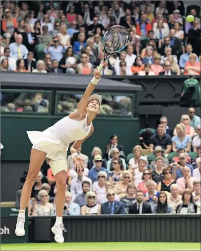  ??  ?? PRECISIÓN Y POTENCIA. Garbiñe Muguruza volvió a sacar muy bien en su partido contra Rybarikova.