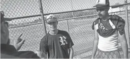  ?? ANTRANIK TAVITIAN/THE REPUBLIC ?? Coach Mike Greene, left, talks with Danny Martinez, center, and Kevin Montes in a Betty H. Fairfax baseball practice Wednesday.