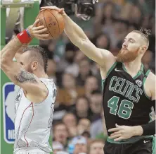  ?? STAFF PHOTO BY MATT STONE ?? NO YOU DON’T: Aron Baynes prevents Washington’s Marcin Gortat from making a pass during last night’s game.