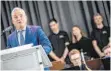  ?? FOTO: FLORIAN KATER/DPA ?? Innenminis­ter Thomas Strobl (CDU) beim Auftakt von "Rechtsstaa­t macht Schule".