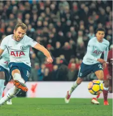  ??  ?? GOLEADOR. Harry Kane salvó al Tottenham, que no pierde desde el 16 de diciembre de 2017