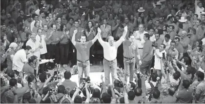  ??  ?? José Antonio Meade agradeció el apoyo de priístas de Campeche, donde sugirió que en su partido un tercio de las candidatur­as serán para jóvenes y la mitad para mujeres ■ Foto Lorenzo Chim