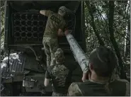  ?? (AP/Libkos) ?? Ukrainian soldiers prepare shells with flyers on Sunday, near Bakhmut, Donetsk region, Ukraine.