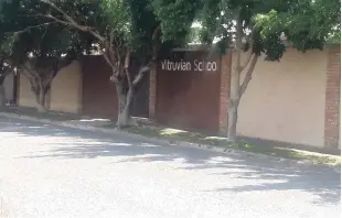  ?? JOSÉ DICÉN/LISTÍN DIARIO ?? No acudieron. Al día siguiente del tiroteo realizado por Miguel Ángel González Santana, los alumnos asustados no acudieron a recibir docencia en el colegio Vitruvian School, de la parte sur de Baní.