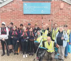  ?? ?? Members from all of Maidenhead’s Rotary clubs teamed up with Sea Cadets from TS Iron Duke for the river clean-up.