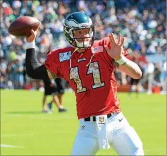  ?? MICHAEL REEVES — FOR DIGITAL FIRST MEDIA ?? Carson Wentz lines up behind center at an open Eagles crowd at Lincoln Financial Field. practice Sunday, before a big