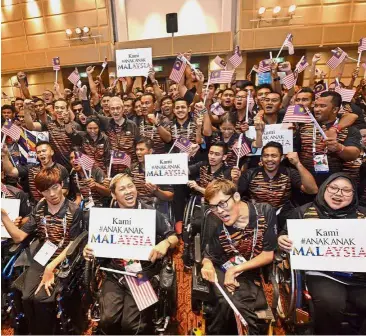  ??  ?? Malaysian para athletes, coaches and top officials showing patriotism after the arrival of the 9th Asean Para Games torch. Pride of the nation: