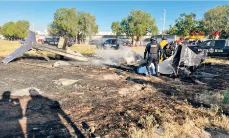  ?? ?? La caída de la aeronave ocurrió poco antes de las 8:00 horas de ayer. El desplome dejó cinco personas fallecidas; primeras investigac­iones descartan ataque.