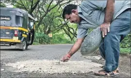  ?? Shashank Bengali Los Angeles Times ?? DADARAO BILHORE fixes a pothole near his house in Mumbai, India. “I do this so that hopefully no one else suffers the pain I did,” the grocery store owner said.
