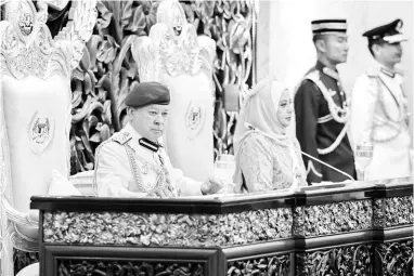  ?? — Gambar Bernama ?? TITAH DIRAJA: Sultan Ibrahim berkenan menyampaik­an Titah Diraja pada Istiadat Pembukaan Mesyuarat Pertama Penggal Ketiga, Parlimen ke-15 di Dewan Rakyat semalam. Turut berangkat Raja Pemaisuri Agong Raja Zarith Sofiah.