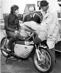  ??  ?? Right: Barry astride a Bultaco TSS350 in October, 1969, with father Frank and Paco Bultó