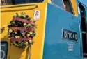  ?? ?? The wreath carried by D1040 Western Queen, aka D1062 Western Courier, on the Severn Valley on August 14. WLR