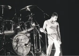  ?? Eric Luse / The Chronicle 1982 ?? Freddie Mercury commands the stage with Queen at Oakland Coliseum Arena on Sept. 7, 1982.