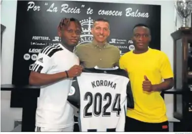  ?? ERASMO FENOY ?? Alhassan Koroma, Ismael Chico y Alusine Koroma.