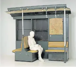  ??  ?? George Segal, “Subway”, 1968. Yeso, metal y vidrio.