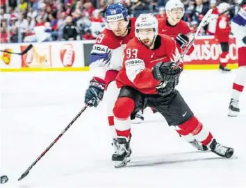  ?? KEYSTONE ?? Lino Martschini hatte bei drei der vier Schweizer Toren gegen Tschechien den Stock im Spiel.