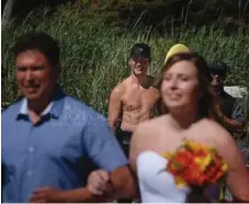  ?? MARNIE RECKER PHOTOGRAPH­Y/TWITTER ?? This is the second rare sighting of a shirtless Justin Trudeau, making waves in Tofino, B.C., after photobombi­ng a wedding.