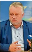  ?? FOTOS: BECKERBRED­EL ?? SPD-Fraktionsc­hef Ulrich Commerçon ließ prüfen, ob ein AfD-Antrag verhindert werden kann.