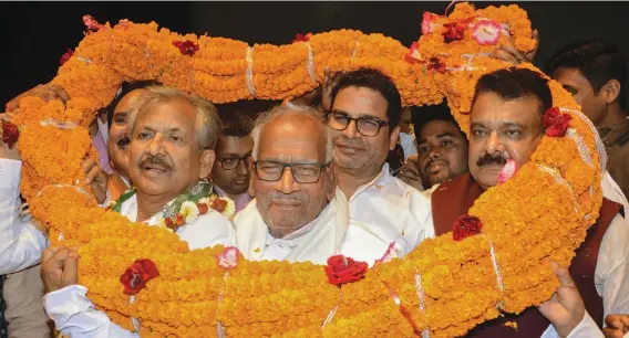  ??  ?? A file photo of JD( U) party national vice- president Prashant Kishor ( middle) at an event to induct former Bihar Congress president Ram Jatan Sinha ( left) into the party in Patna.