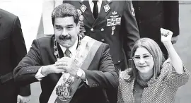  ??  ?? Maduro, junto a su esposa Cilia Flores en un acto oficial, en foto de archivo.