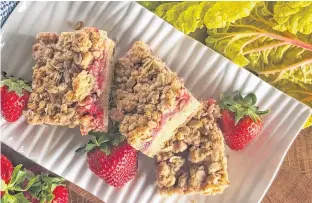  ?? CONTRIBUTE­D ?? Sachin Seth's strawberry rhubarb crumble bars make the most of two popular local flavours.