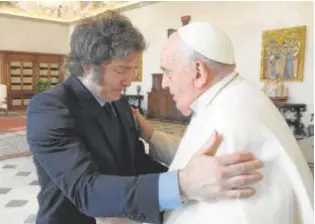  ?? // EFE ?? El presidente Milei y el Papa, ayer durante la audiencia en el Vaticano