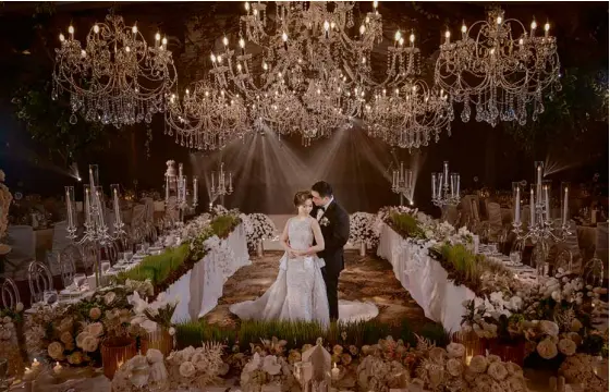  ??  ?? Newlyweds Aaron and Maika Awamid the greenery-themed reception at Makati Shangri-La’s Rizal Ballroom, by Gideon Hermosa