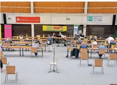  ?? FOTO: WOLFGANG KAISER ?? Mit Abstand tagten die Delegierte­n der Kreis-FDP in der Rosentalha­lle in St. Tönis.