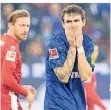 ?? FOTO: DPA ?? Schalkes Benito Raman (re.) und Forunas Adam Bodzek.