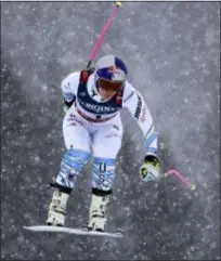  ?? MARCO TROVATI — THE ASSOCIATED PRESS ?? Lindsey Vonn speeds down the course during the downhill portion of the women’s combined in Are, Sweden on Friday.
