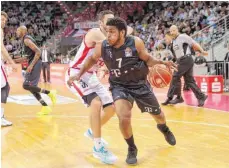  ?? ARCHIVFOTO: IMAGO/WOLTER ?? Ryan Thompson (hier noch im Trikot der Telekom Baskets Bonn) war der erste Spieler, den die Ulmer für die kommende Spielzeit verpflicht­et haben. Er startet mit seinen neuen Mannschaft­skameraden am Freitag in die Saisonvorb­ereitung.