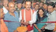  ?? ANIL KUMAR MAURYA/HT ?? Deputy CM Keshav Prasad Maurya inaugurati­ng the passport office on the GPO premises on Sunday.