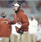  ?? BRYAN TERRY/THE OKLAHOMAN ?? Lincoln Riley instructs the Sooners during the 2020 Baylor game.