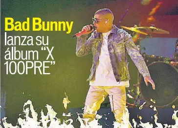  ??  ?? Bad Bunny quiere poner a bailar a la gente, pero también se da espacio para el romance.